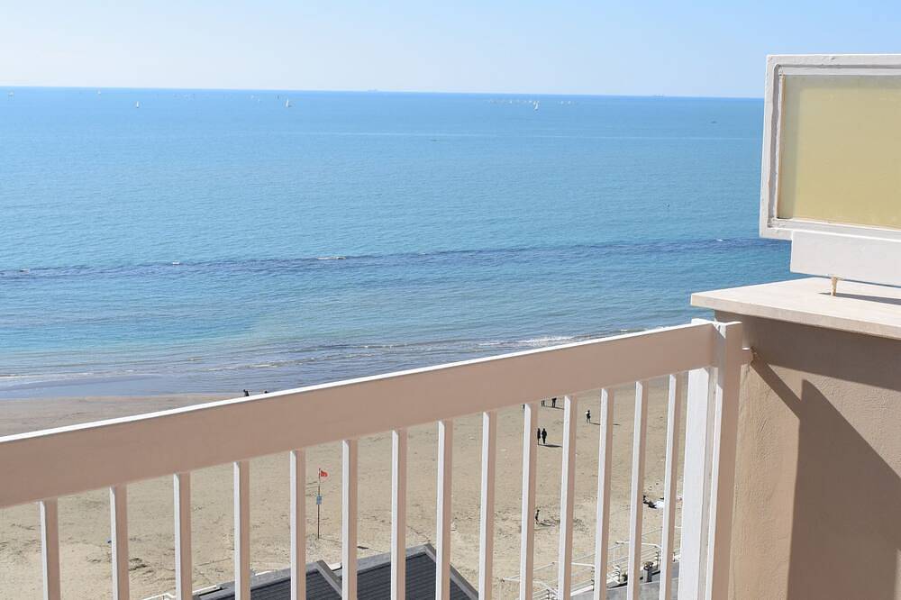 Entire apartment, Studio with sea view in Nettuno, Rome Province
