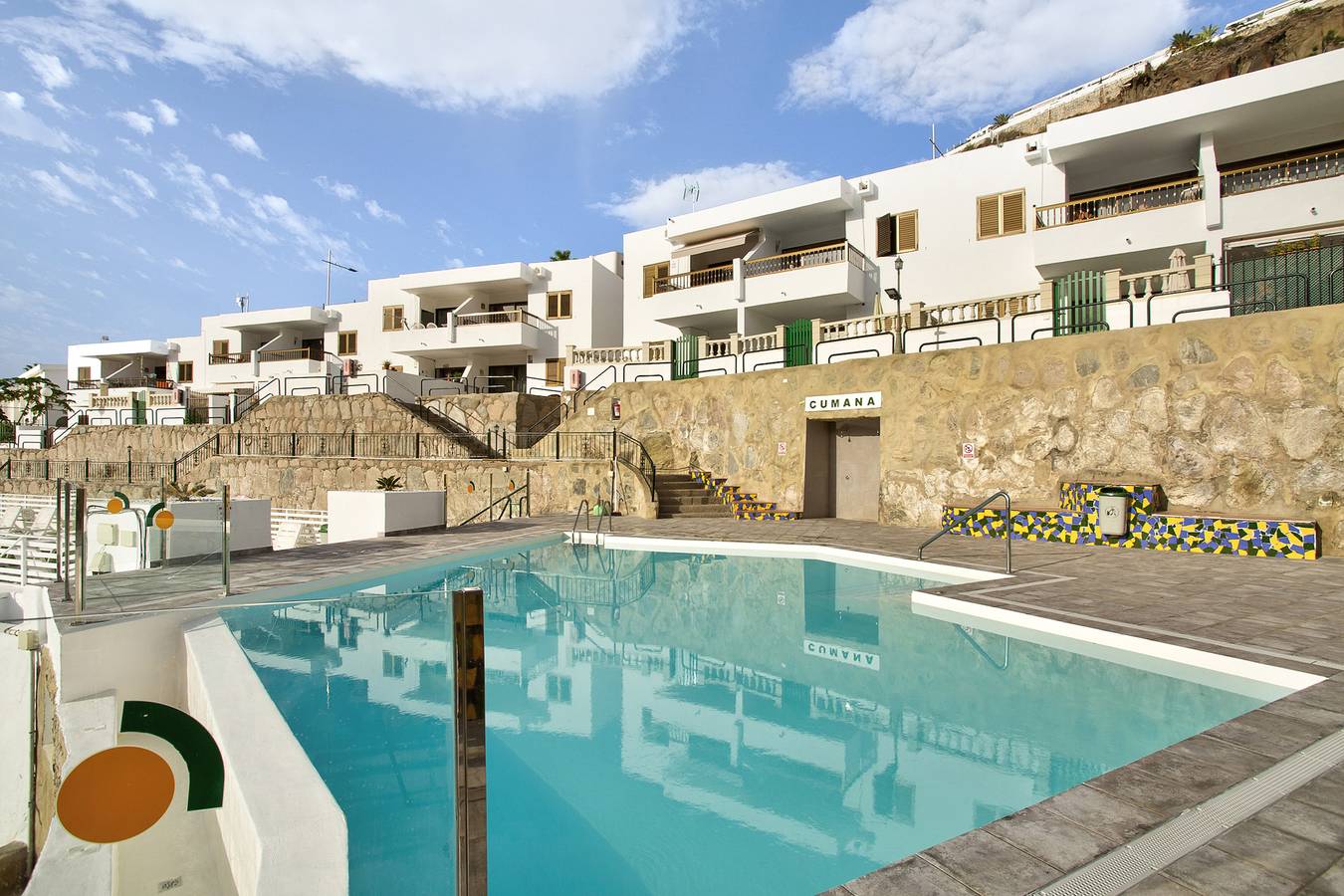 Apartamento entero, Apartamento de vacaciones 'Bellavista' con piscina compartida, terraza privada y Wi-Fi in Mogán, Gran Canaria Sur
