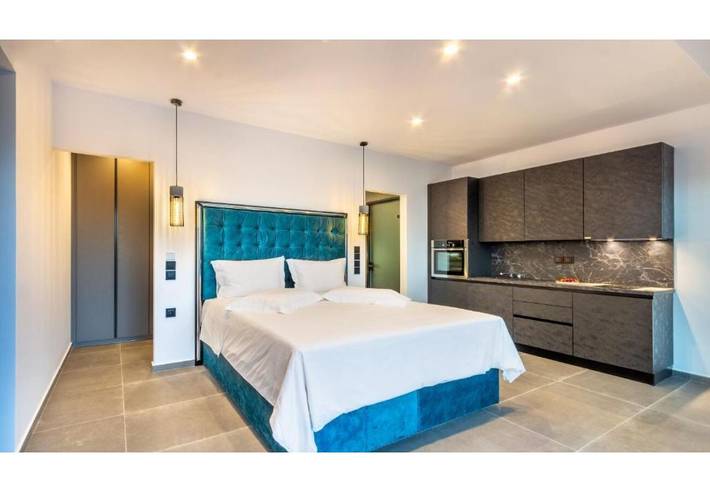 Villa "Desun Suites Green" with Private Pool, Sea View and Garden in Rachi, Greece