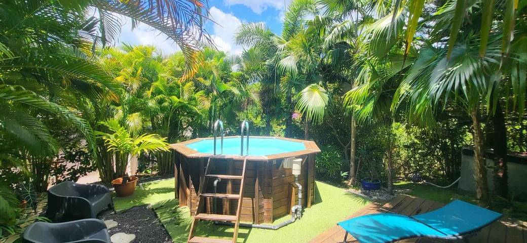 Maison de vacances pour 4 personnes, avec jacuzzi ainsi que jardin et piscine en Guadeloupe