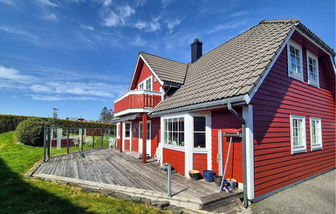 Ferienhaus für 9 Personen mit Garten in Austrheim