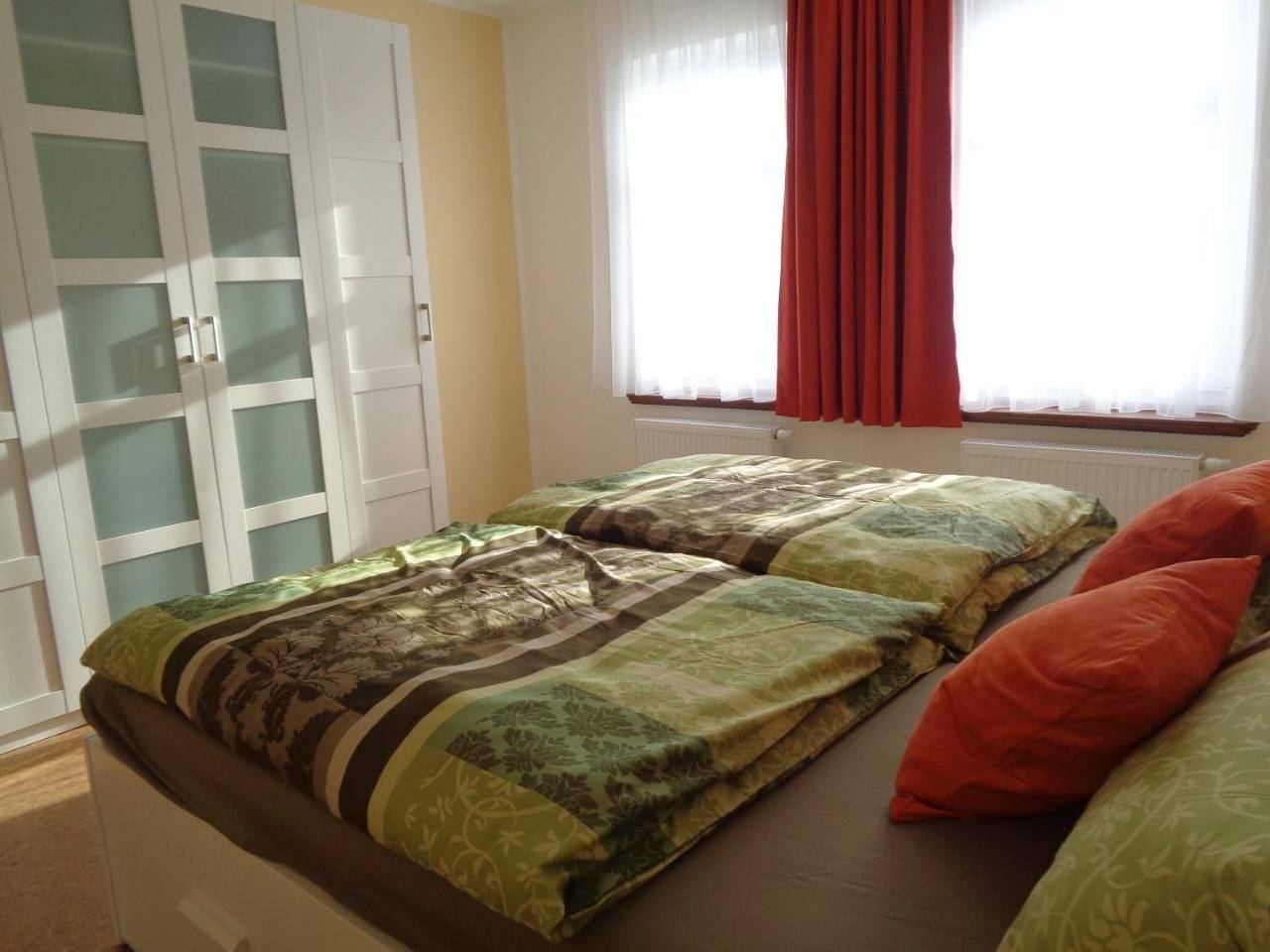 Geheel appartement, Apartment with Balcony in Südwest, Leipzig