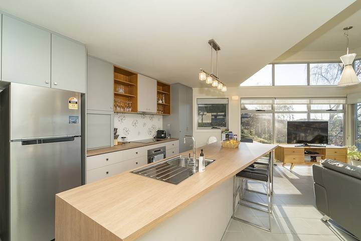 Holiday home for 7 people, with balcony in Launceston