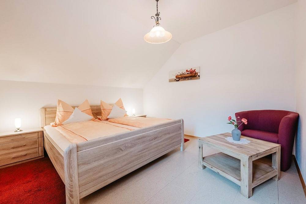 Ganze Wohnung, 70m2-Feriendomizil mit Balkon & Brötchenservice in Wiesenfelden, Ostbayern