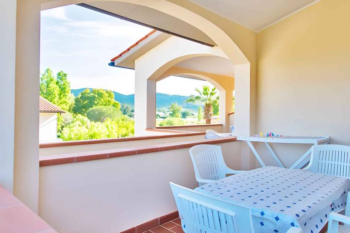 Entire holiday apartment, Holiday apartment with balcony  in Marina di Campo, Campo nell'Elba