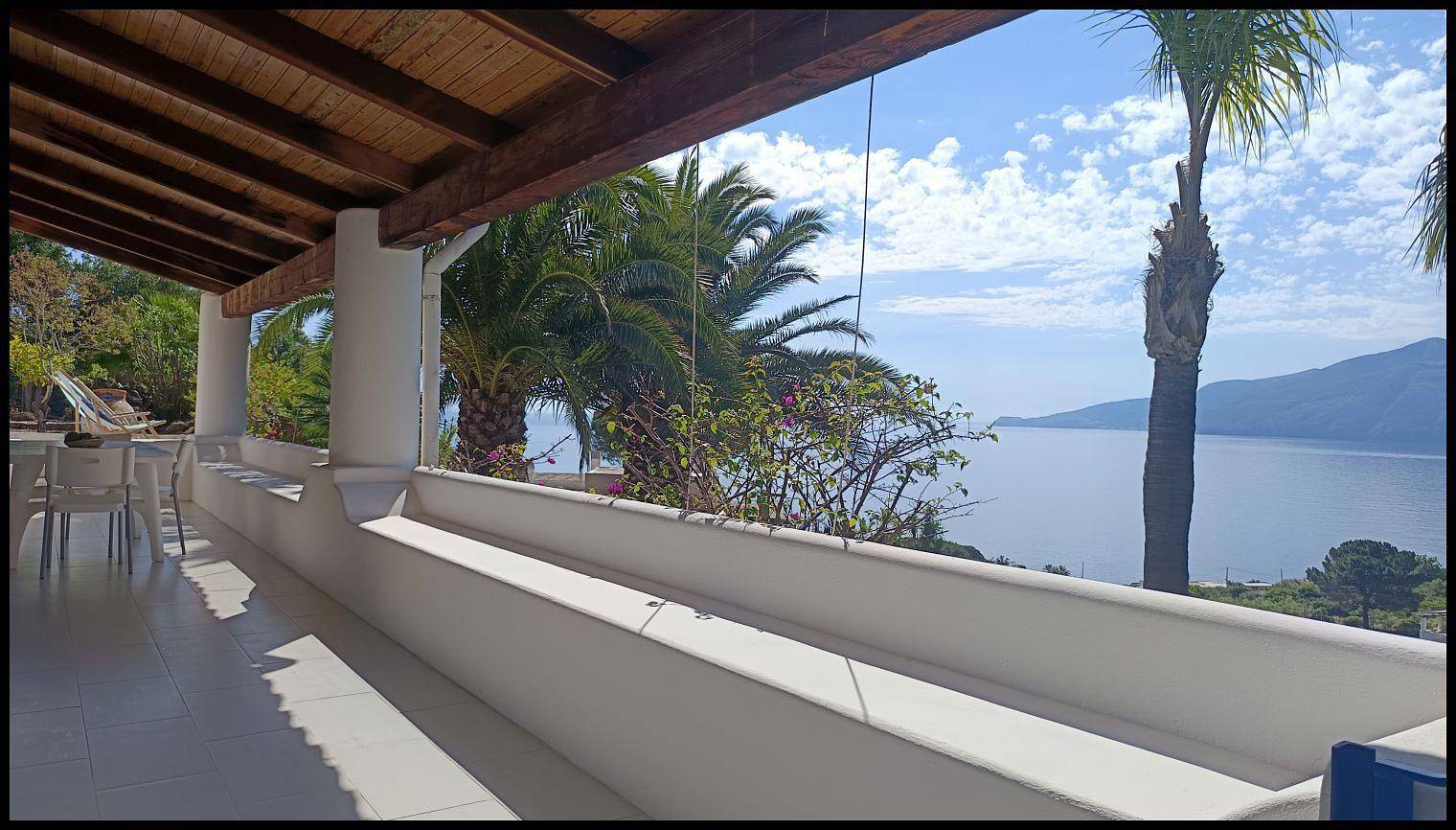 Panoramic language villa a few mn.from the sea in Santa Marina Salina, Salina