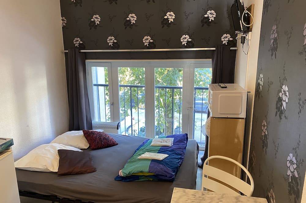 Apartamento entero, Pequeño estudio reformado situado frente a un parque del balneario. in Vittel, Neufchâteau