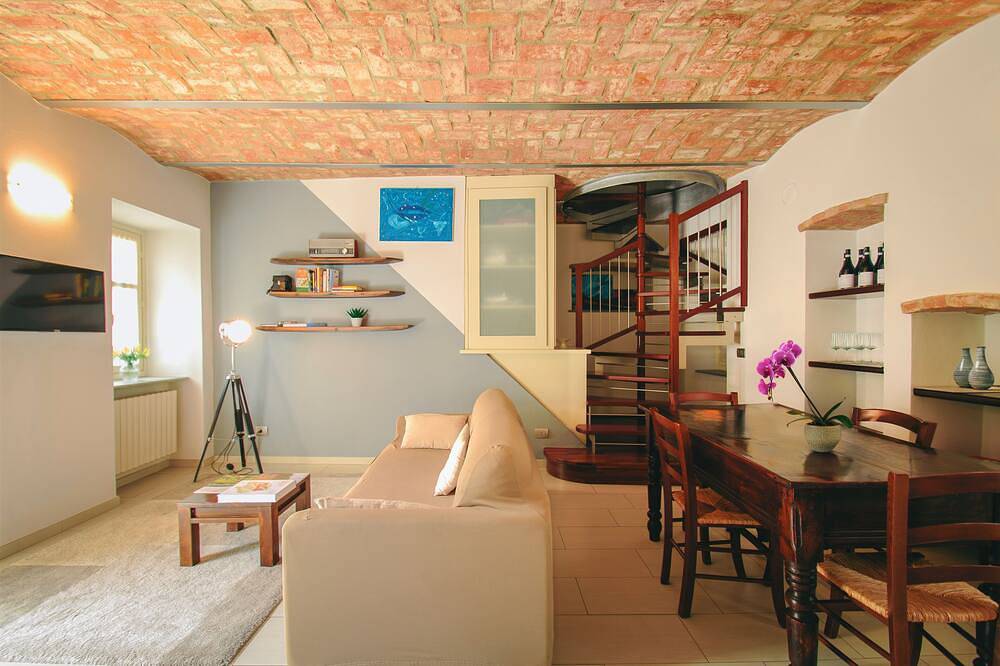 Ganze Wohnung, Apartment with garage - La Rosa nel Borgo in La Morra, Langhe