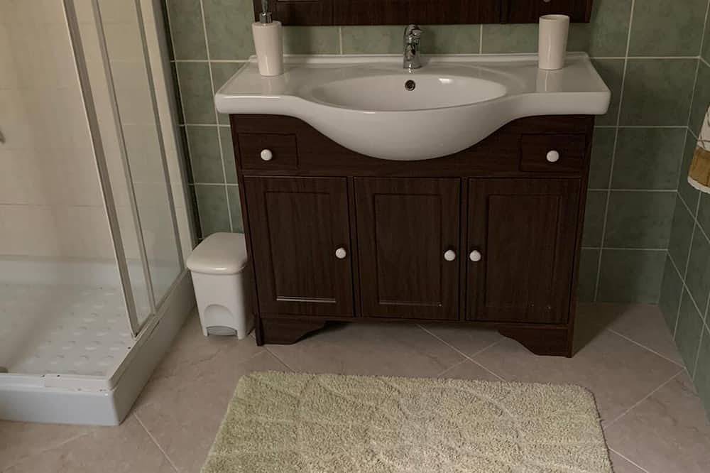 Appartamento intero, Appartamento per famiglie con cortile e ampio garage privato a 5 min dal mare in Gonnesa, Iglesiente