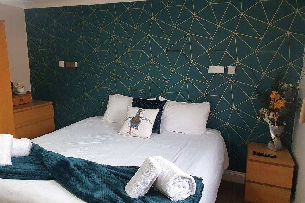 Superking room at The Nags Head in Harling, Thetford Forest Park
