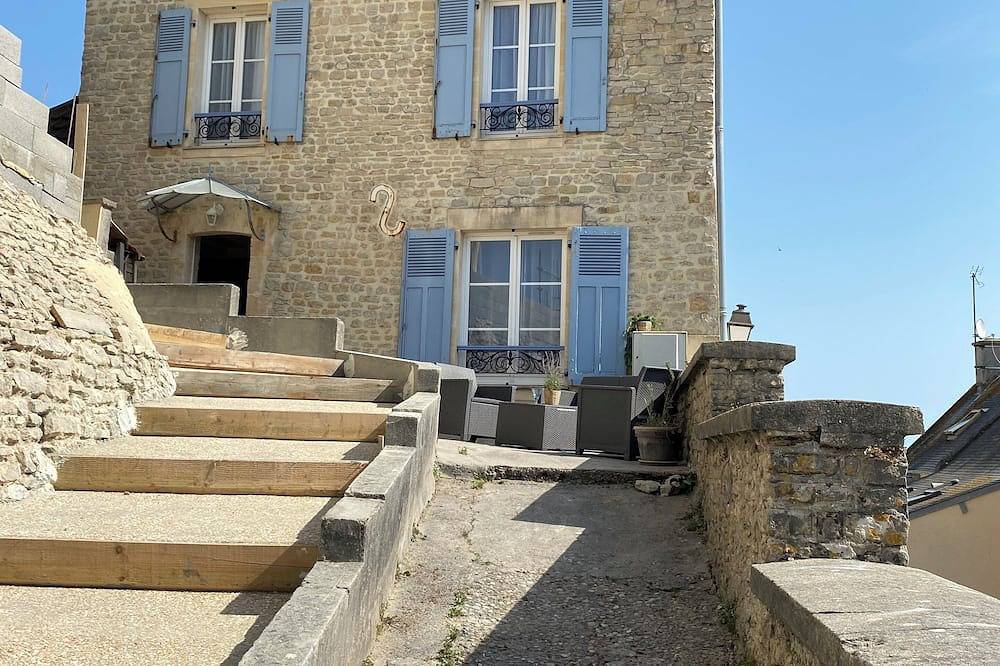 La Maison bleue, Maison de pêcheur authentique avec vue sur la mer in Port-en-Bessin-Huppain, Bayeux region