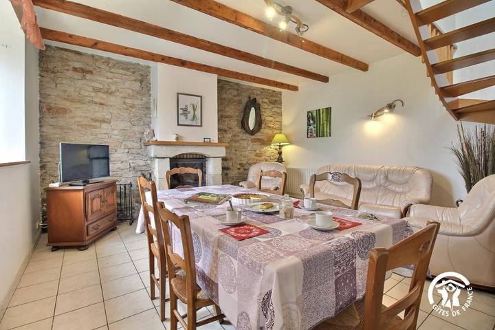 Gîte pour 4 personnes, avec jardin à Roudouallec