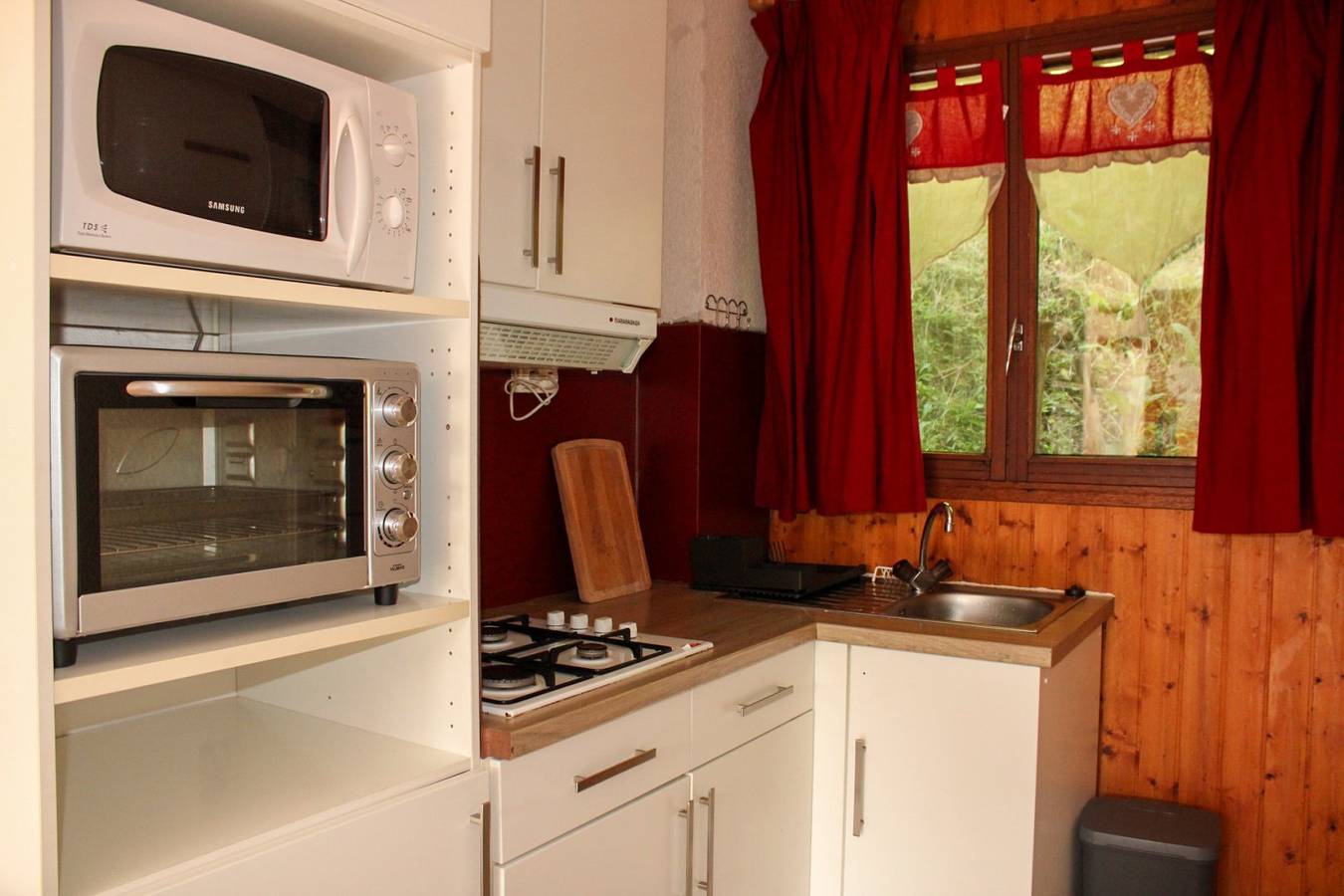 Appartement entier, Appartement 'Les Lauriers, N°1' avec vue sur la montagne et balcon in Mont-Dore, Parc naturel régional des Volcans d'Auvergne