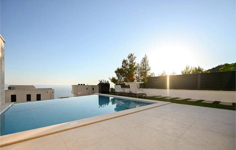 Ferienhaus für 7 Personen, mit Pool und Terrasse in Makarska