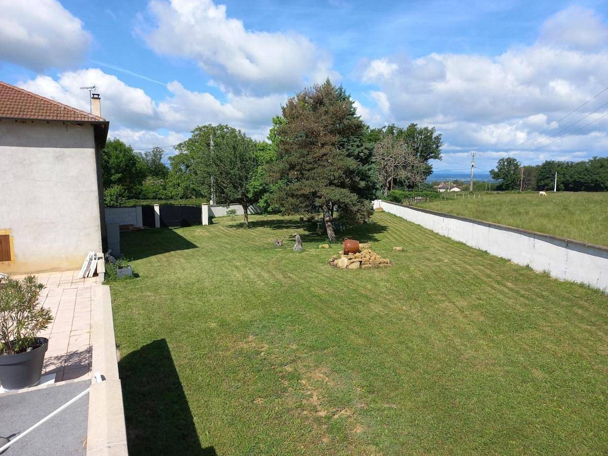 Gite du Gaicoton 15 places piscine in Saint-Hilaire-sous-Charlieu, Région de Roanne