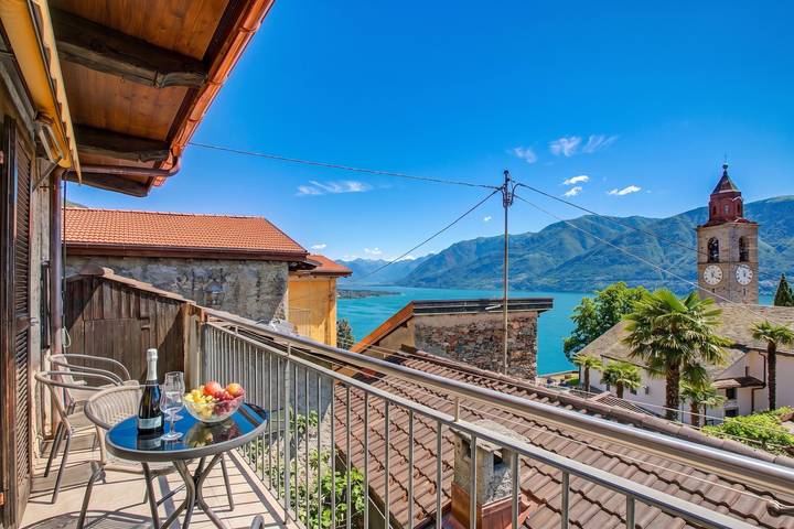 Ferienwohnung für 4 Personen, mit Balkon und Seeblick am Lago Maggiore (Schweiz)