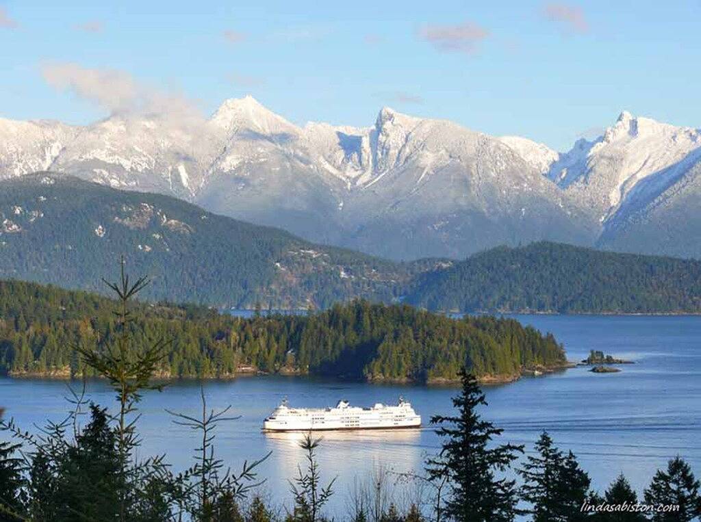 Private Waterfront Beach House Kayak, Paddle Board & Whirlpool alles inklusive genießen in Sechelt, Sunshine Coast Regional District