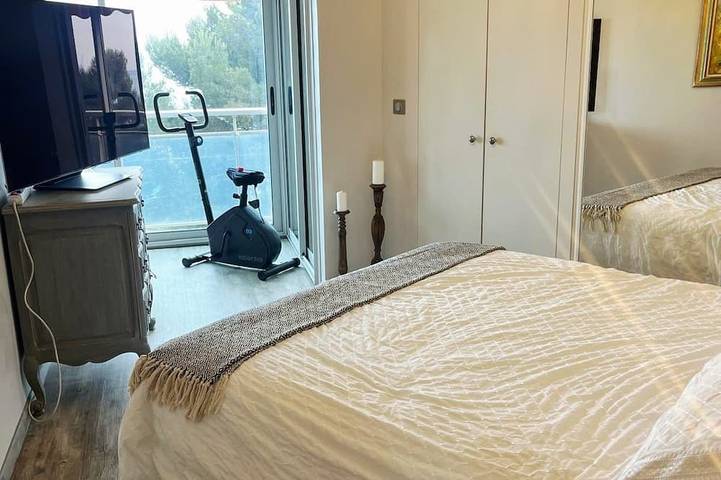 Entire apartment, New Listing in Cannes La Bocca, Cannes