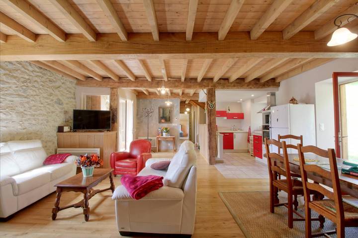 Gîte pour 6 personnes, avec jardin ainsi que terrasse et jacuzzi à Arrens-Marsous - 4