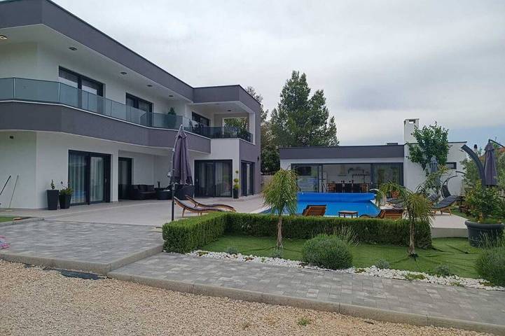 Villa voor 12 personen, with tuin and whirlpool as well as sauna - 1
