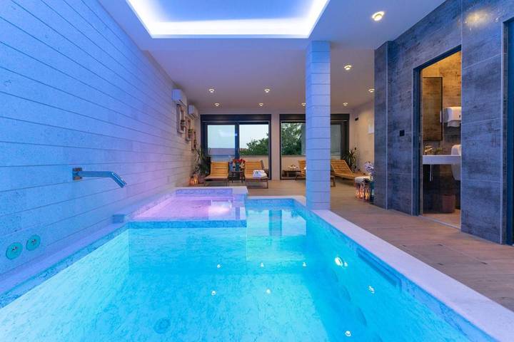 Ferienwohnung für 4 Personen, mit Balkon und Terrasse sowie Kinderpool und Pool in Povljana