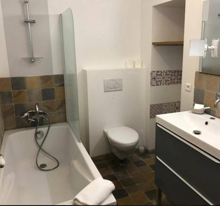 Double Room in Salles-Arbuissonnas-en-Beaujolais, Beaujolais