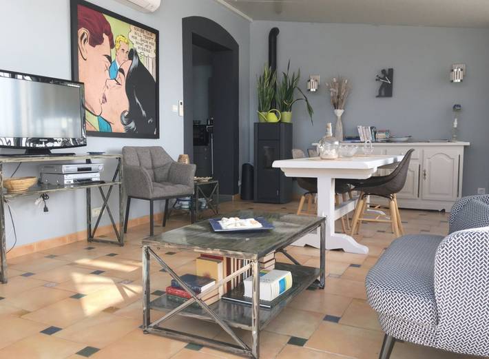 Gîte pour 2 personnes, avec piscine ainsi que jardin et terrasse