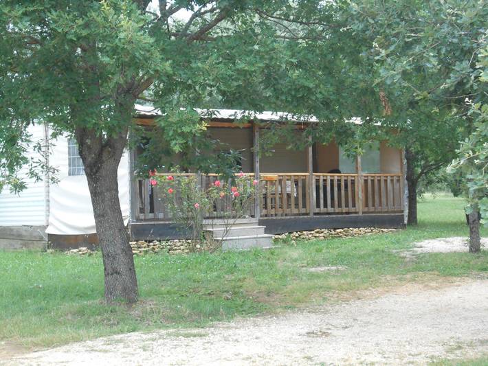 Camping pour 4 personnes, avec jardin et piscine