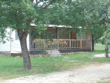 Mobil home pour 4 personnes, avec jardin et piscine à Le Buisson-de-Cadouin