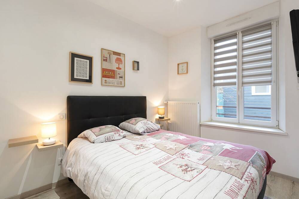 Entire apartment, Jean Reno: Ground floor apartment in a charming house (with parking) in Vittel, Neufchâteau (France)