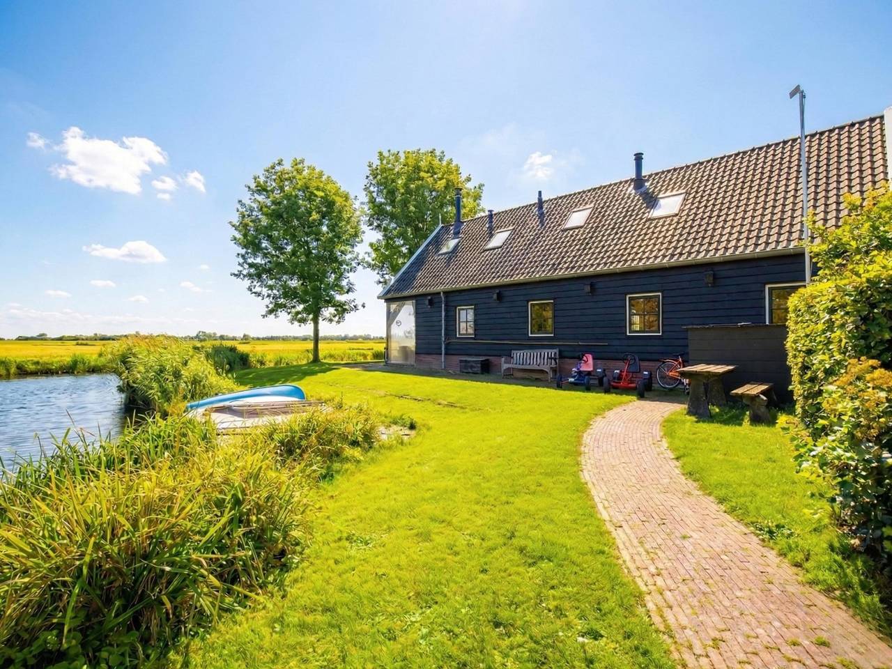 Woning aan het water met knusse buitenhaard in Kaag, Groene Hart