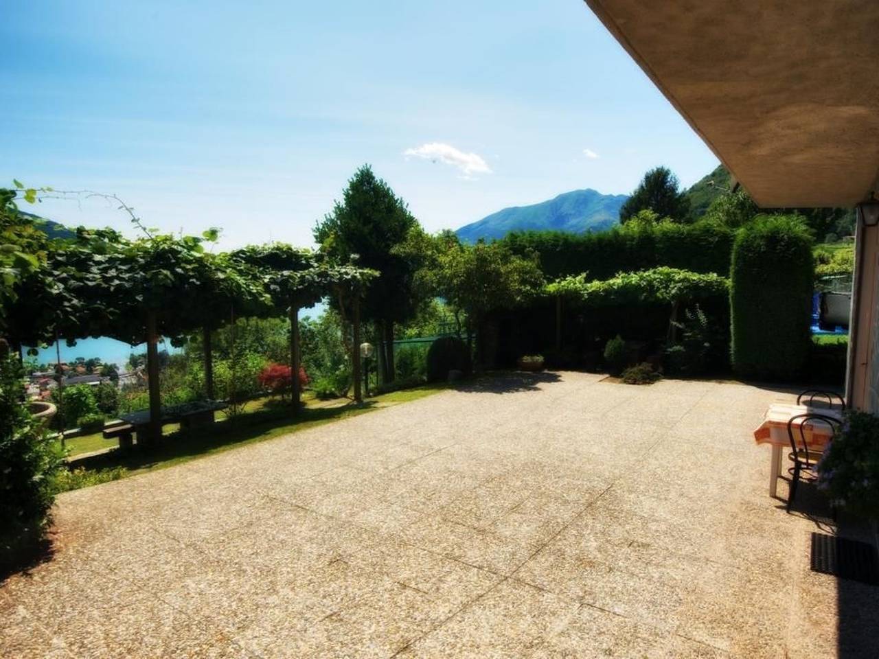 Ganze Wohnung, Wohnung 'Garden' mit Wasserblick in Vercana, Gemeinde Vercana