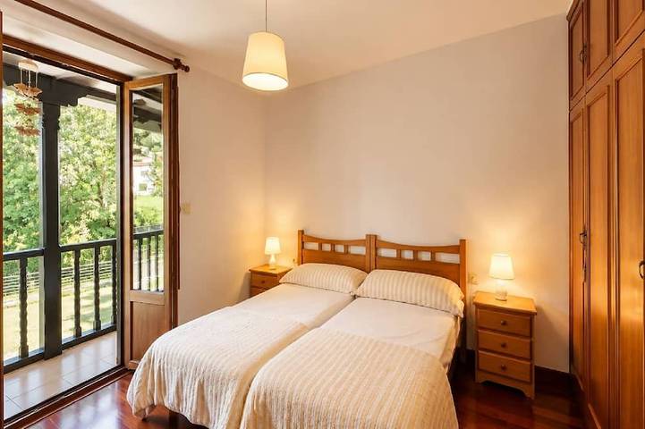 El Joyu Erías | House with a fenced-in garden in Llanes in Puertas de Vidiago, Llanes
