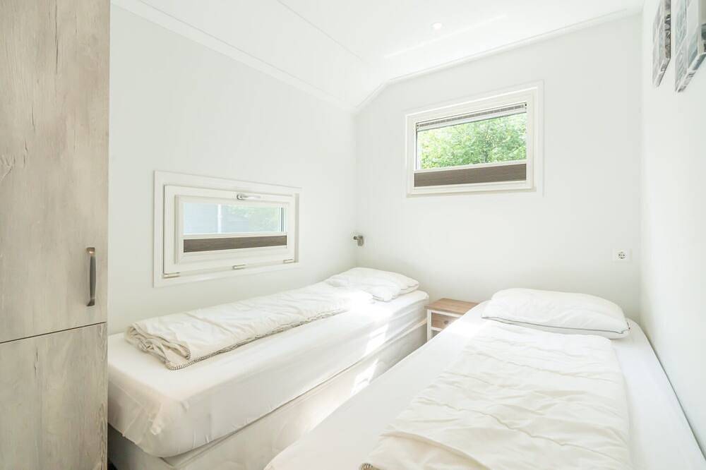 Dit chalet is uitgerust met een gashaard en infraroodsauna. in Burgh-Haamstede, Zeeuwse Kust