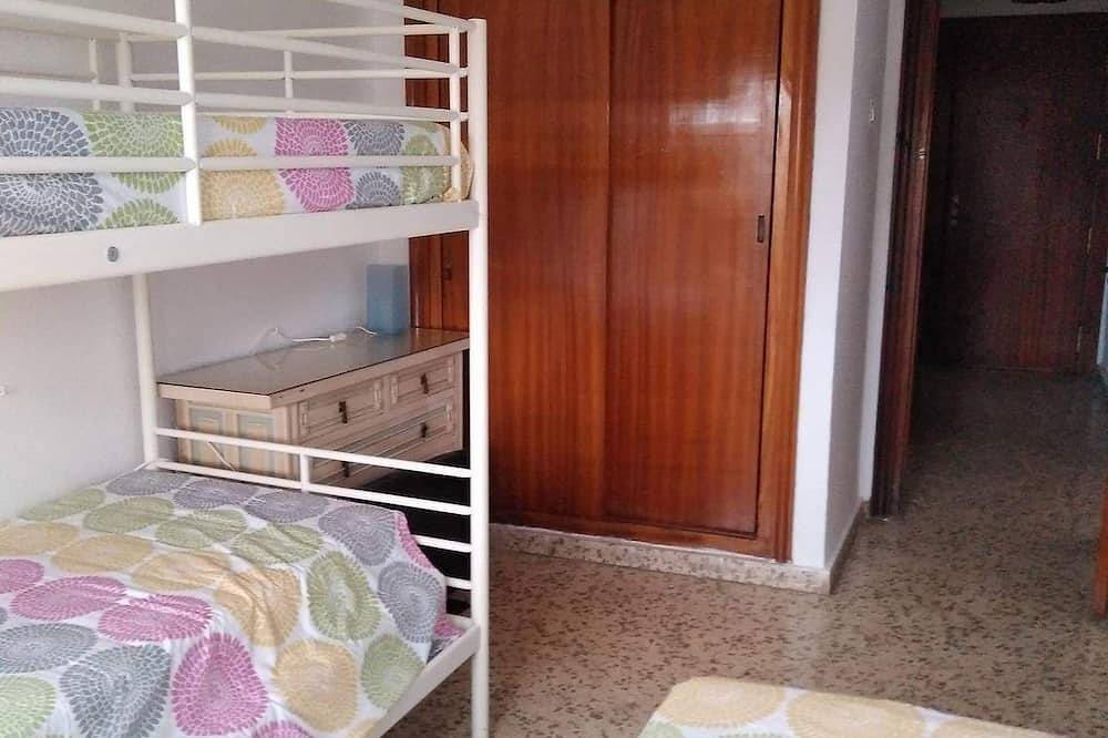 Ganze Wohnung, Schöne Familienwohnung 3 Minuten vom Strand entfernt in La Cala del Moral, Costa del Sol