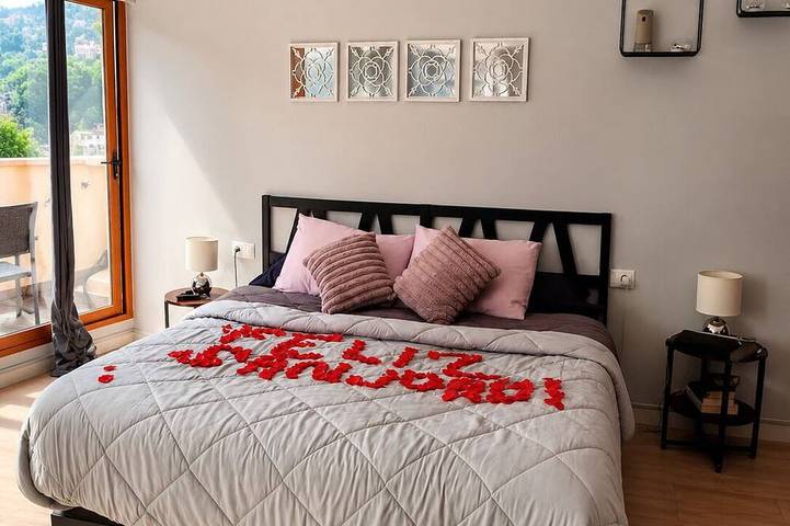 Ganze Wohnung, Private penthouse with jacuzzi, terrace and Montserrat views in Monistrol de Montserrat, Barcelona Binnenland