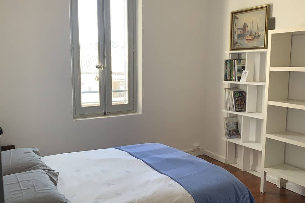Feriehus for 9 personer med terrasse in Le Brusc, Middelhavskysten (Frankrig)