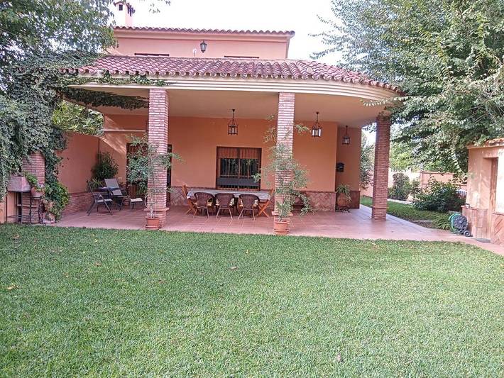Ferienhaus für 8 Personen, mit Balkon und Terrasse sowie Garten und Pool