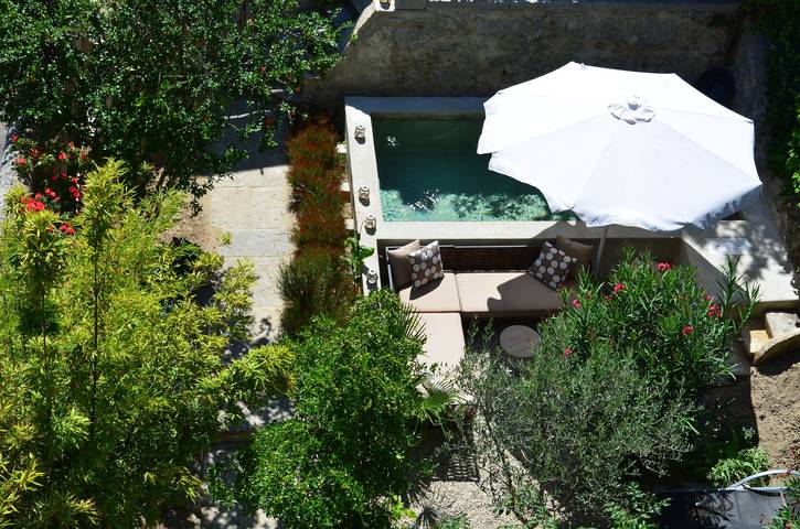 Gîte pour 2 personnes, avec piscine à Nyons