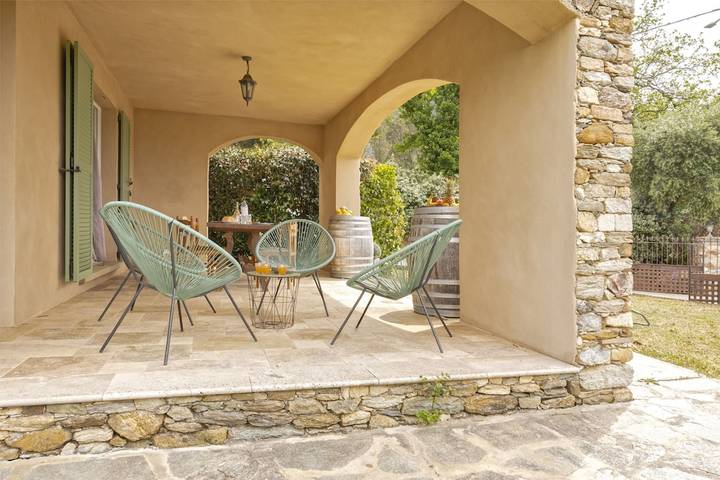 Gîte pour 4 personnes, avec terrasse et jardin, adapté aux familles à Barbaggio - 2