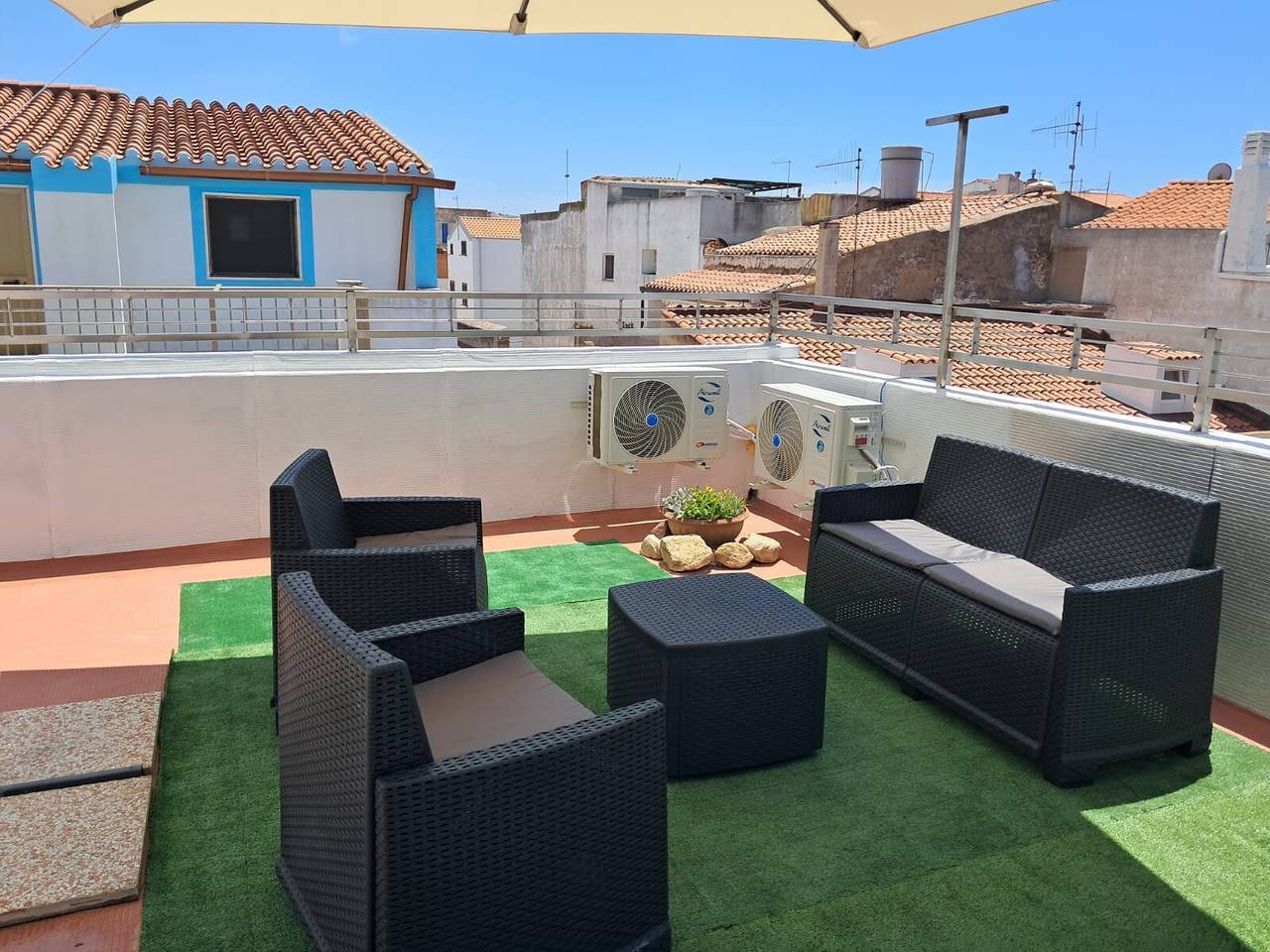 Casa Vacanze al Centro del Borgo con Terrazza Privata, Wi-Fi e Aria Condizionata in Calasetta, Sant'Antioco
