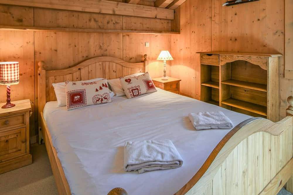 Entire apartment, 3-bedroom apartment, near slopes, 6 guests, balcony in Le Grand-Bornand, Annecy region