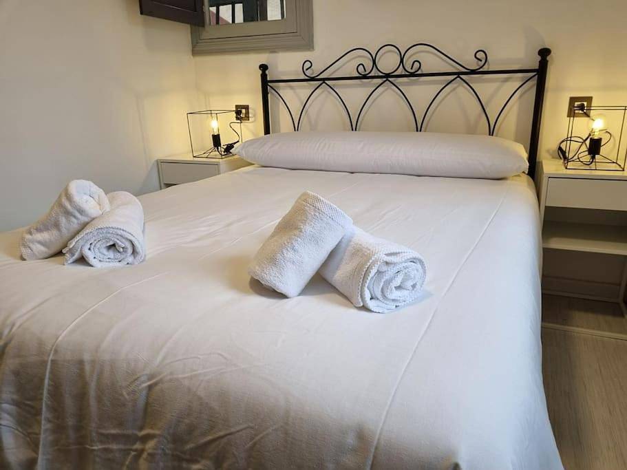 Apartamento entero, Three-Bedroom Apartment in Cabañaquinta, Aller