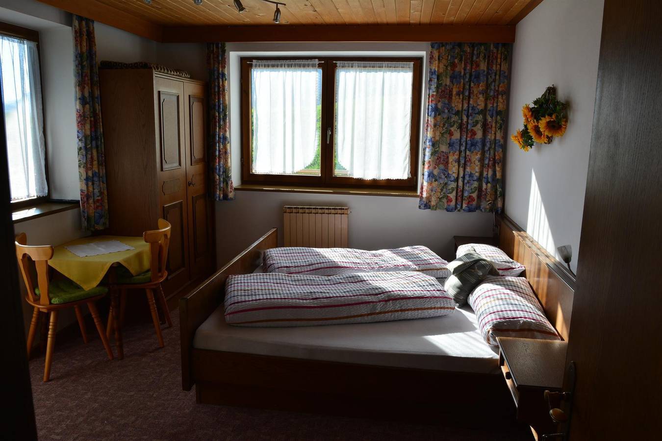 Doppelzimmer mit Bad/Dusche, Wc in Waidring, Chiemgau Alps