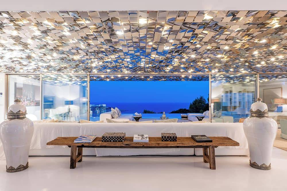 Oasis of Luxury & Style, Premier Gated Community, Incredible Vibe, Sea Views in Vista Alegre (Ibiza), Sant Josep de sa Talaia