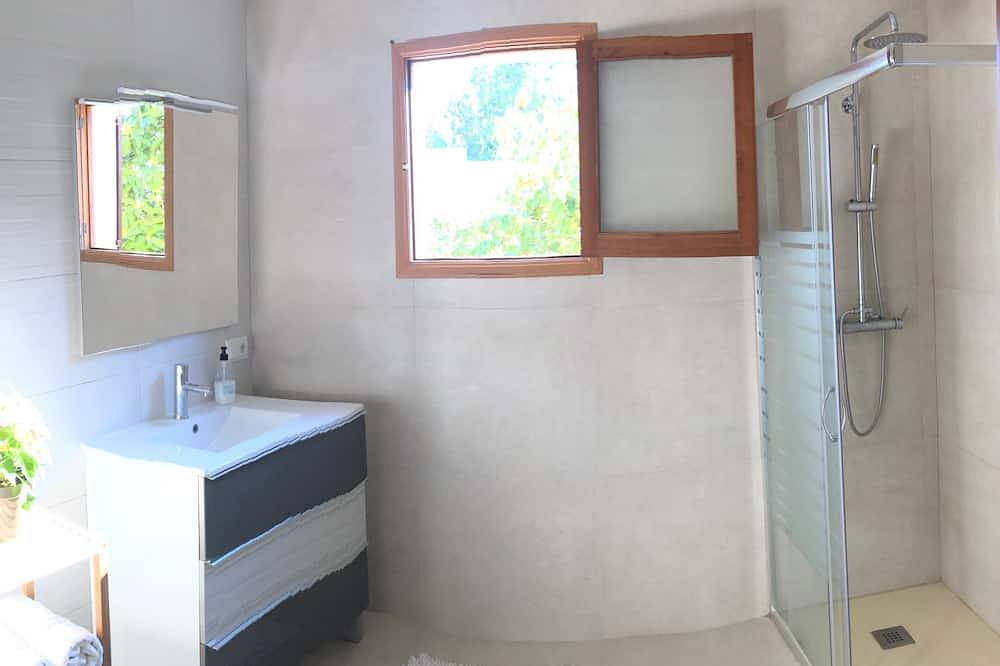 Casa amplia cerca de playa con piscina, Wifi y aire aconditionado.Zona tranquila in Sa Coma, San Lorenzo de Cardessar