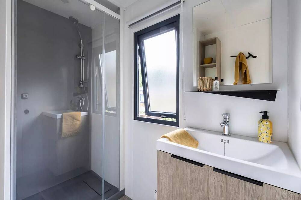Camping maeva Respire Le Village Perrosien **** - Mobile home Comfort 3 Rooms 4 People Air-conditioned + Tv in Perros-Guirec, Rosa Granitküste