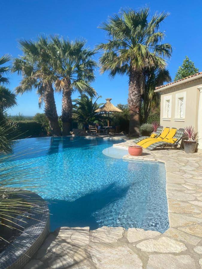 Location de vacances pour 6 personnes, avec piscine et sauna ainsi que jardin et vue à Saint-Geniès-de-Fontedit - 2