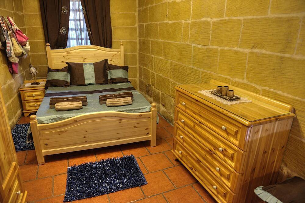 Id-Dwejra Character House mit luxuriösem Pool und Whirlpool in der Nähe der St. Peters Pool Bay in Żejtun, Insel Malta