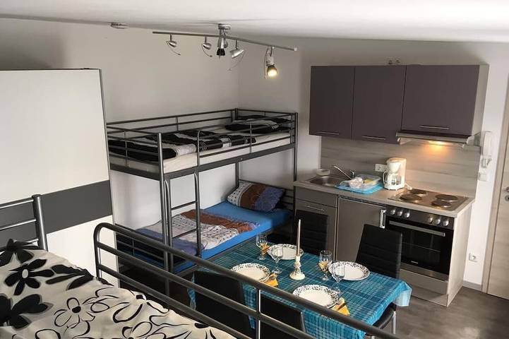 Ferienwohnung für 8 Personen, mit Terrasse und Garten in Wackersdorf - 2